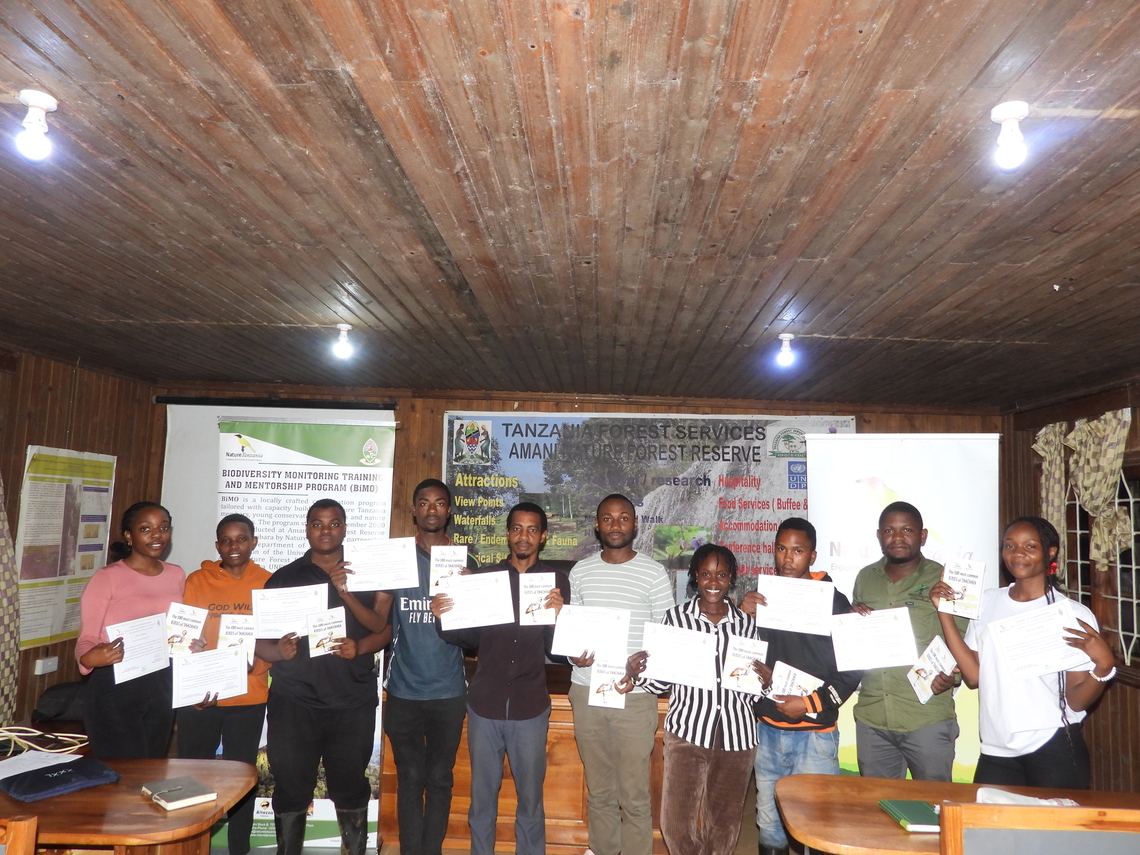 BiMO trainees with their course certificates